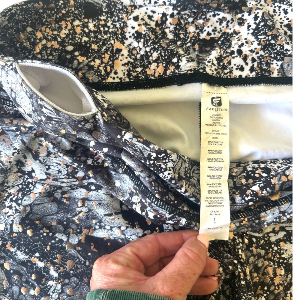 Fabletics Powerhold Capri Leggings with Speckled Design | Size L - Picture 6 of 6